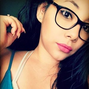 Meet your Posher, Lorena